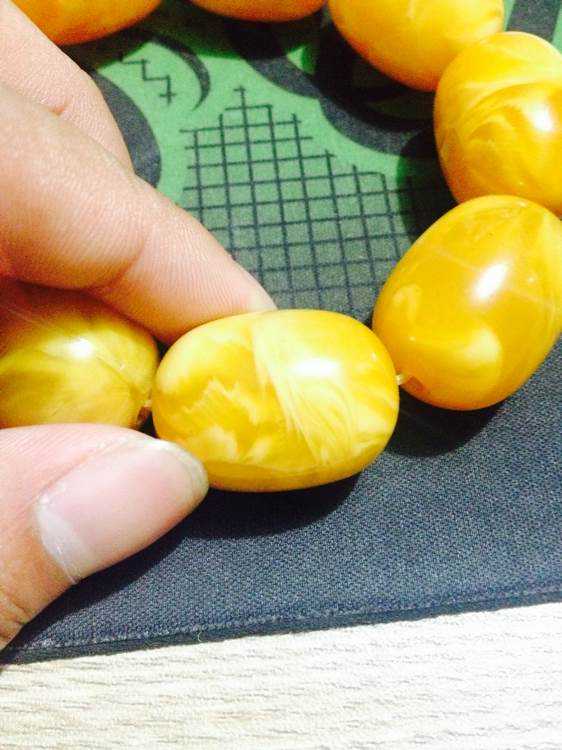 蜜蜡琥珀紫光灯下的反应,用紫光灯鉴别蜜蜡琥珀真假的方法