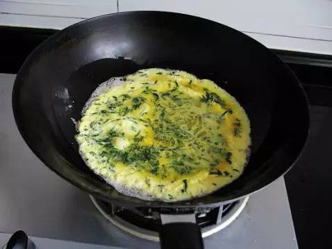 艾草煮水洗头能治银屑病吗,用艾草水洗头后长出头发