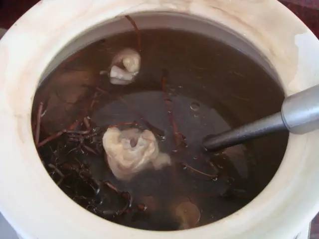 用艾草洗头怎么感觉头皮痛,用艾草水洗头头痒的原因