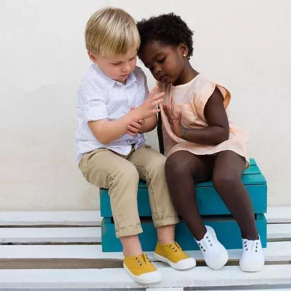 现在孩子的鞋,今年童鞋流行什么鞋