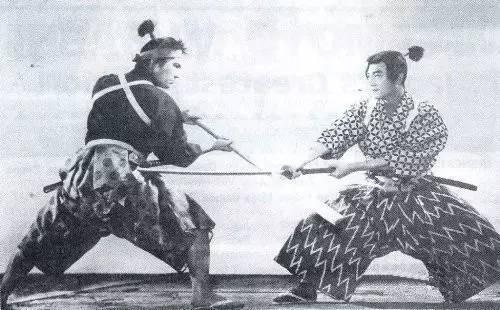 十步一杀人，千里不留行”的嗜血利刃——日本刀