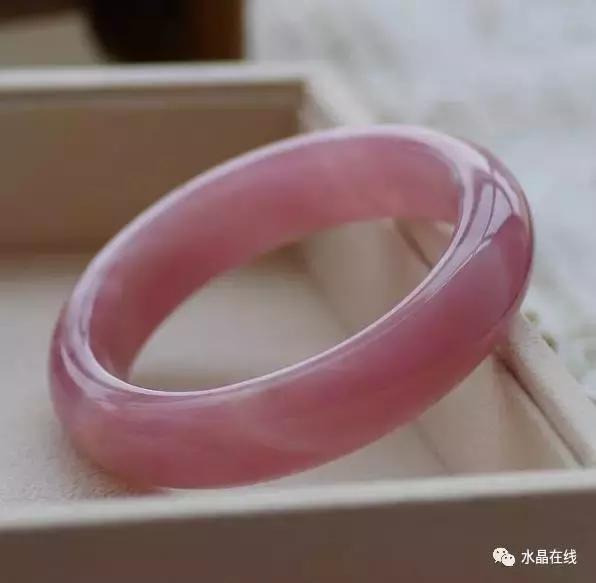 为什么女孩喜欢粉色,粉晶适合小女孩吗