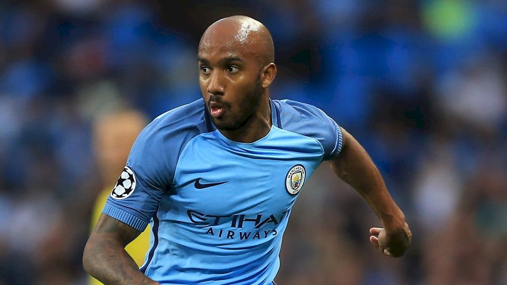 欧冠那不勒斯绝杀曼城,足球英超巅峰对决曼城对阵利物浦