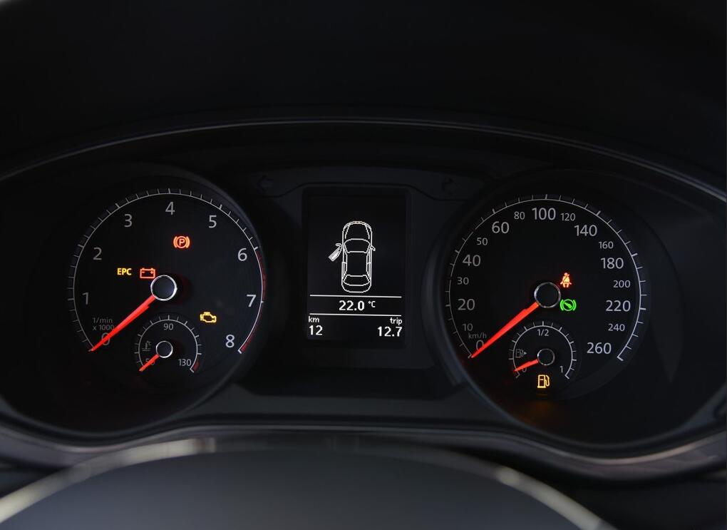 2017款帕萨特尊荣版中控按键功能,帕萨特330尊荣版是无钥匙启动吗