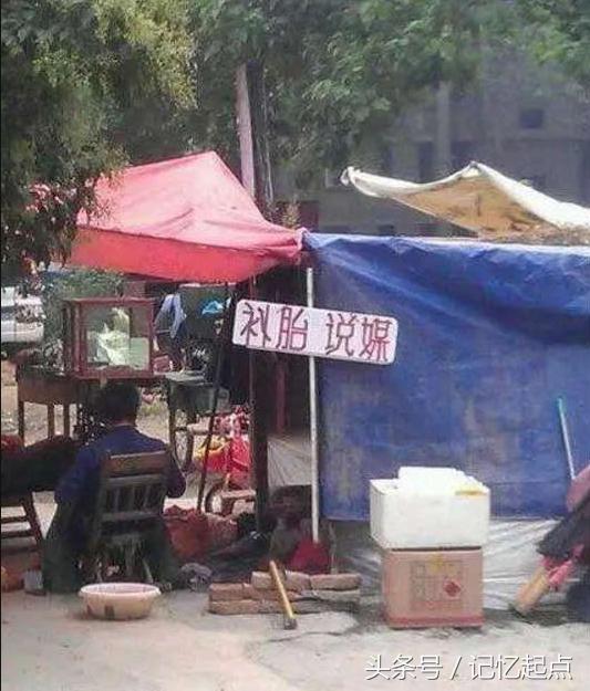 学校组织学生第二天穿父母工作服来上课,小明真太屌丝了