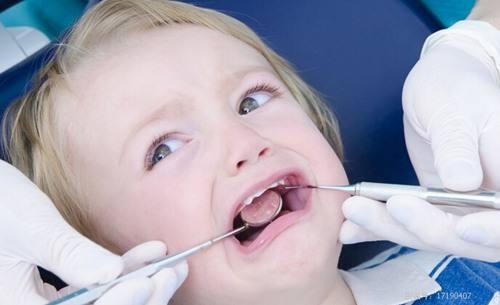 宝妈必学：儿童牙齿长歪了怎么办？牙医一招教你牙齿整整齐齐！