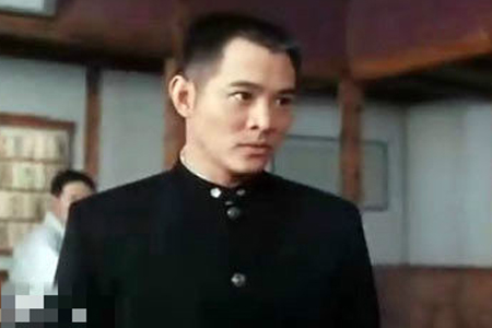 粉丝看成龙李连杰功夫之王,成龙和李连杰谁大腕