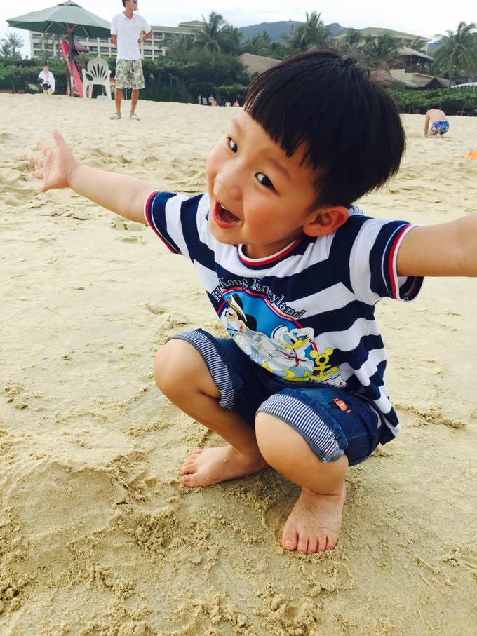 我们和孩子一起去三亚旅行,一大两小亲子三亚游