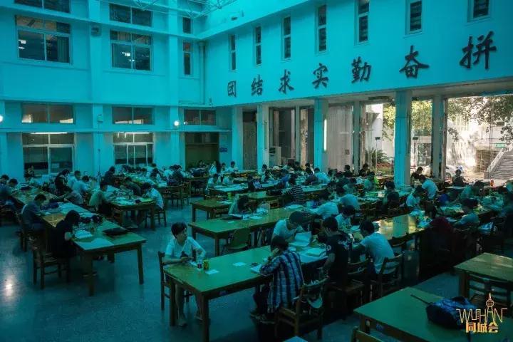 全武汉荷尔蒙最旺盛的高校，打架有专业套路，小偷来了别想走！