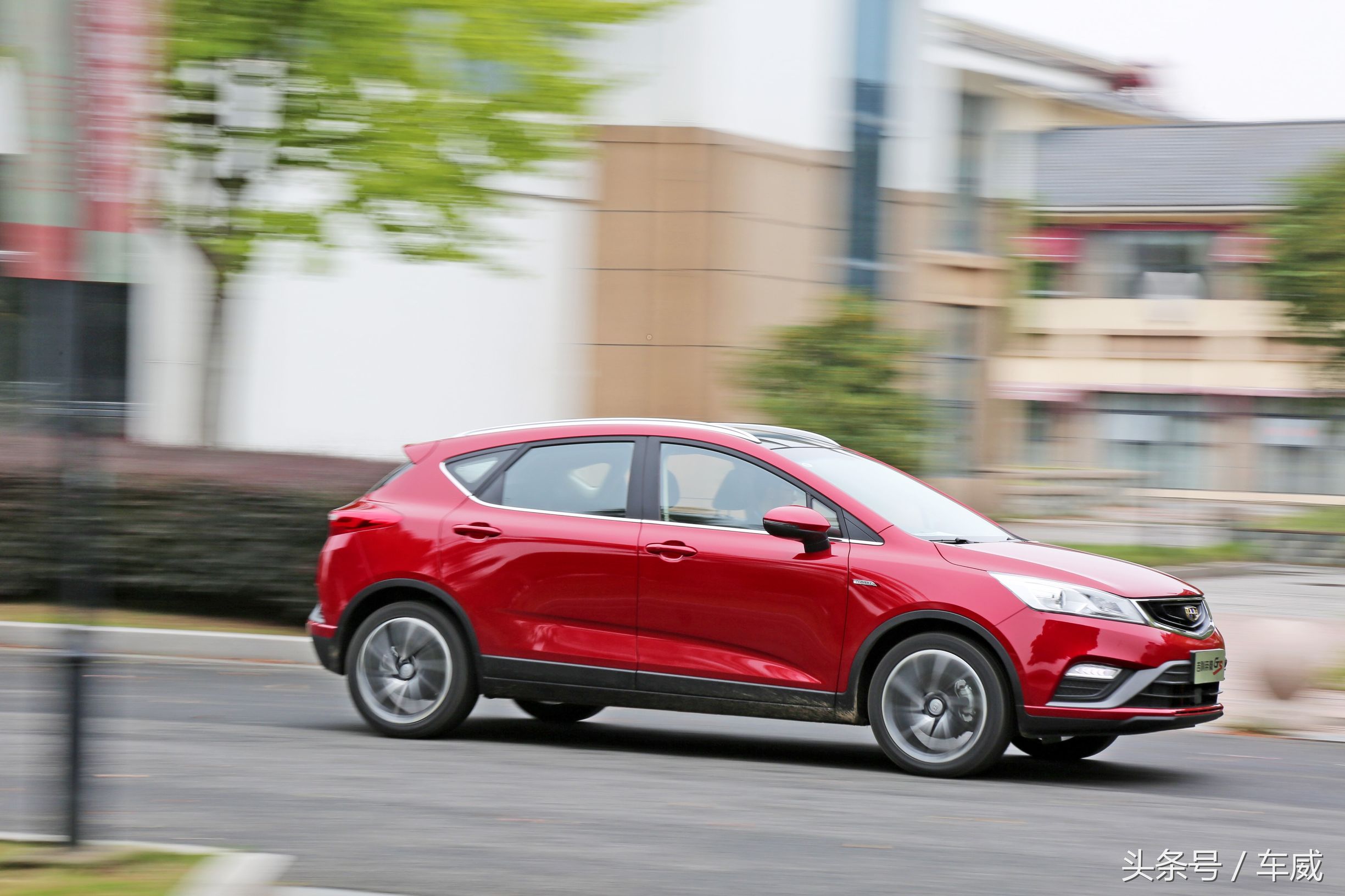 吉利帝豪GS测评,试驾吉利帝豪gse优缺点全面解析