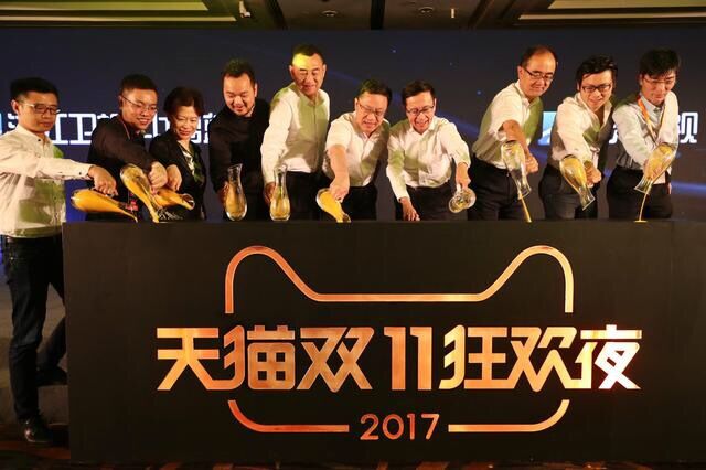 一夜醒来！53万的花瓶、10万的餐具，统统被抢光了！