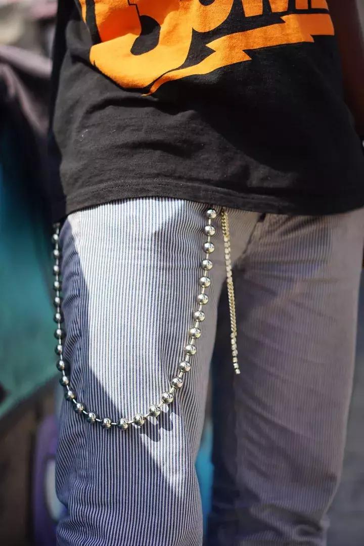 可能你手上的Supreme正是来自美国10几岁排队*党**!