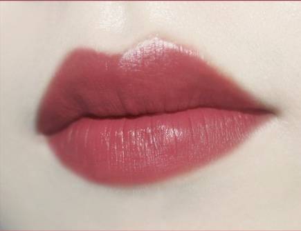 有热门色，也有冷门色，这20支是我最近爱用的口红~