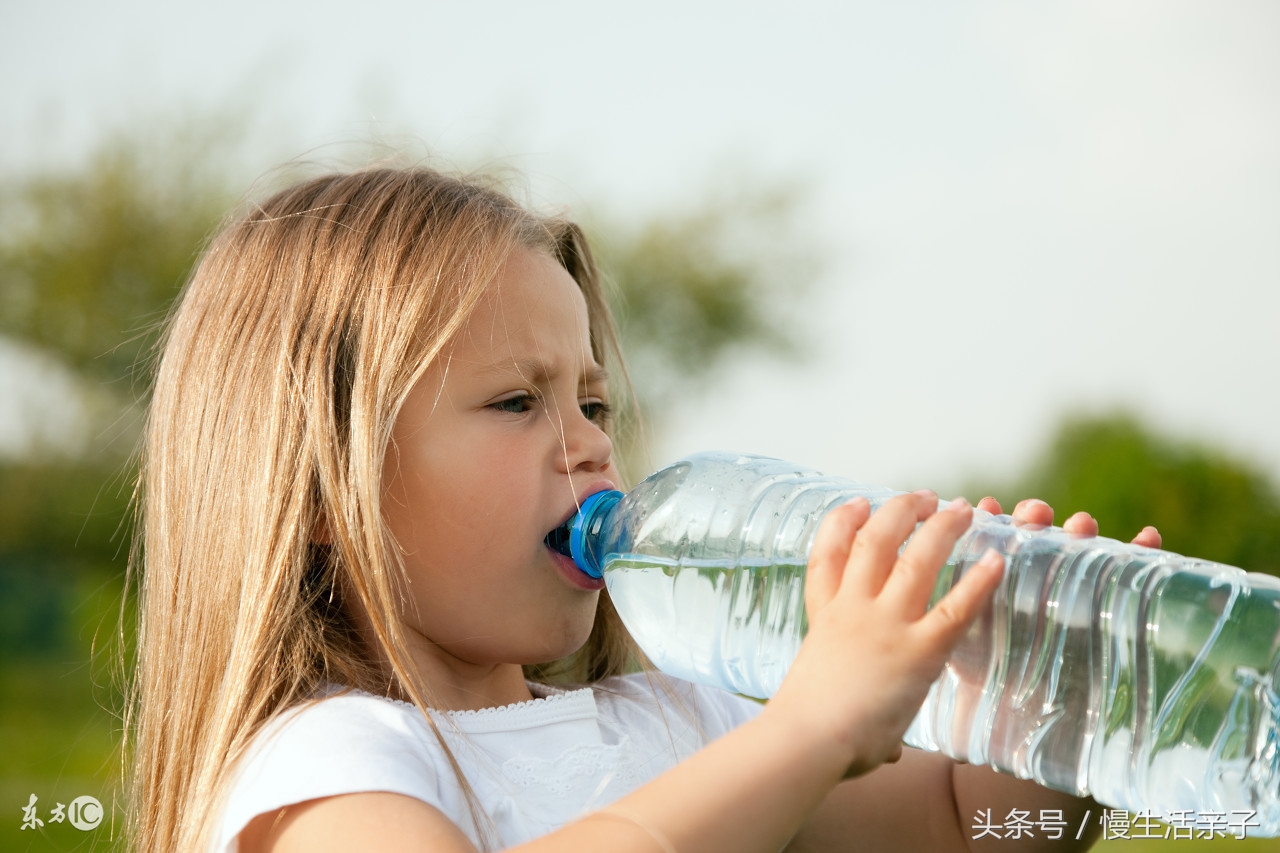 孩子不爱喝水怎么样才能让多喝水,怎么改掉小孩不喝水