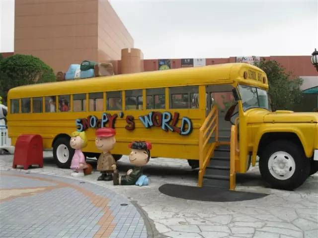 购物中心绚丽屋顶,有特色的购物中心空间设计