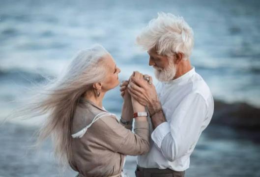 爱情中最动人的话语是什么,52句诗词表达爱情