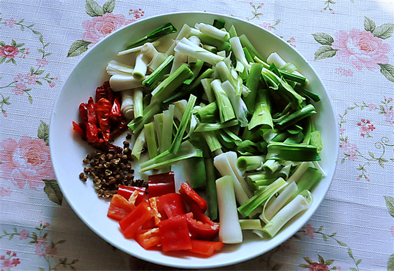 秋季养生新菜,大蒜辣椒炒牛蹄筋