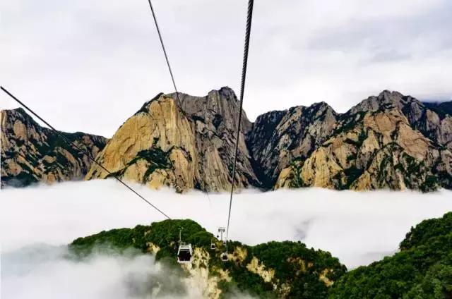 华山西峰索道奇险视频,乘坐西峰索道上华山攻略