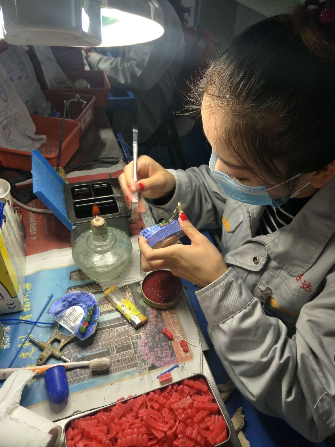 烤瓷牙连桥修复大概多少钱一颗,用烤瓷牙的方法矫正牙齿