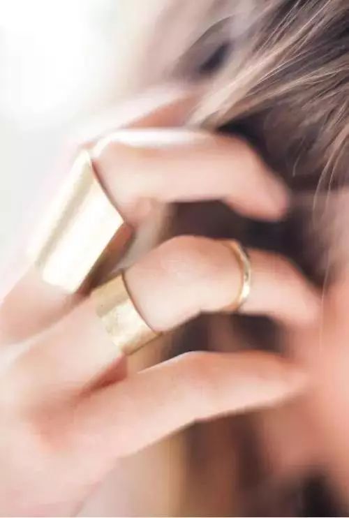 皮鞋刮了一下能修复吗,皮鞋被硬物划伤了怎么修复