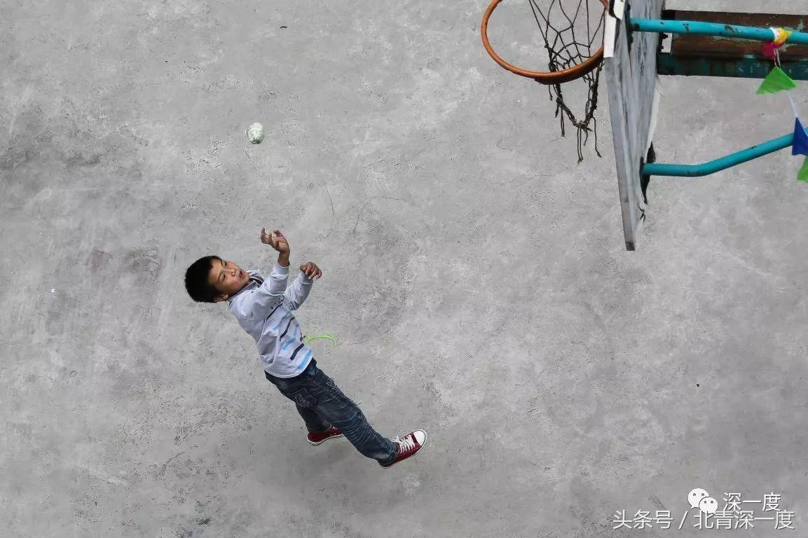 鹿晗泥坑,鹿晗在泥坑里