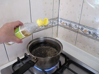 煮饭忘记放水怎么补救,煮饭锅烧糊了怎么清洗