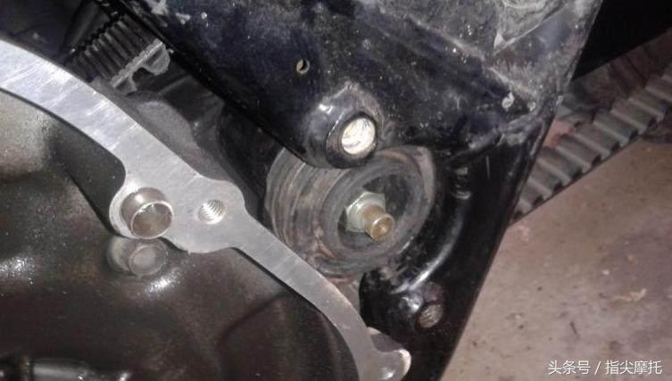 哈雷至尊滑翔摩托车大卸八块，只为换根皮带！