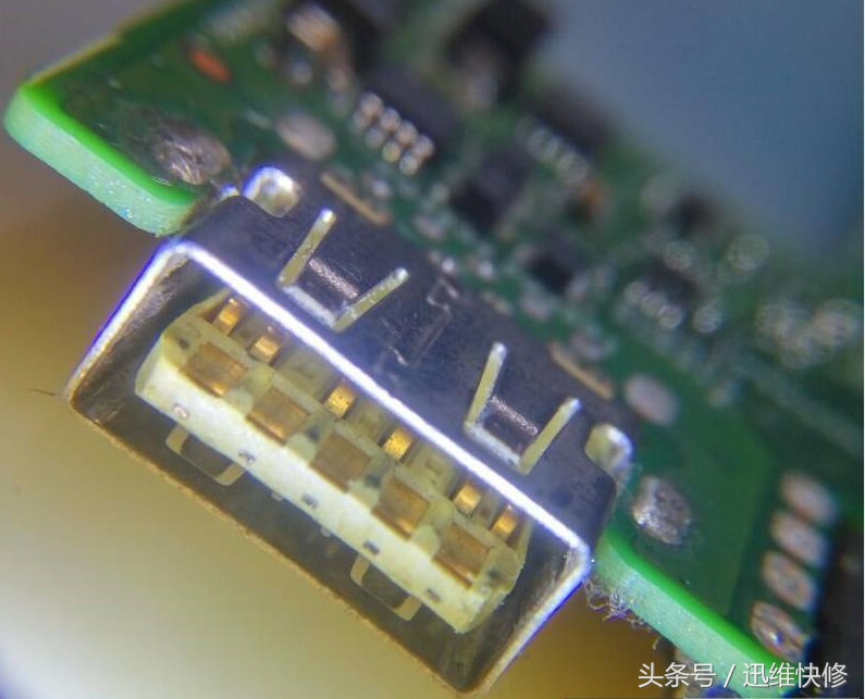 笔记本电源插口中间的针,笔记本电源适配器输出有几根线