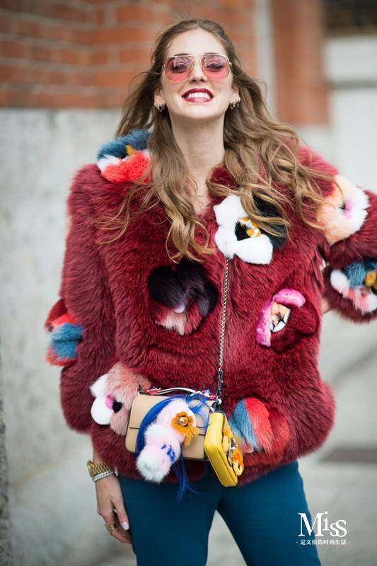 没有男朋友要有保暖的外套,天冷了来选一件温暖皮草