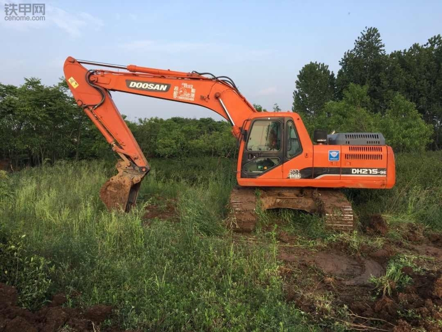 90后创业路上的小伙,90后挖机老板的一天