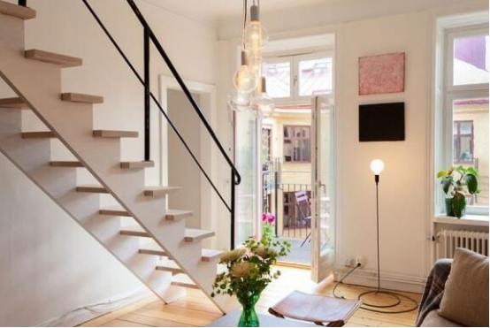 复式进门正对楼梯化解图,复式楼大门对楼梯怎么化解