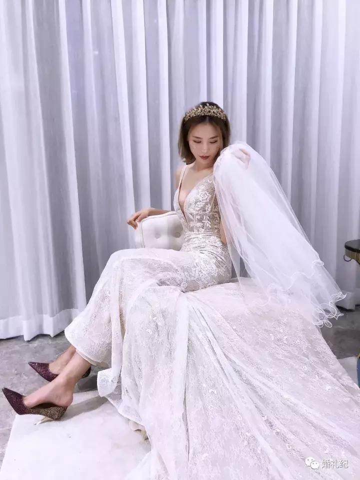 大拖尾婚纱适合矮个子女生吗,谁说矮就不能穿搭