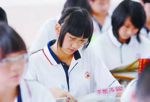 外地人怎样才能在上海中高考,外地人在上海怎么上学