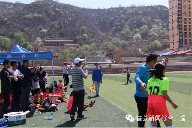 全县校园足球比赛,阳光体育快乐足球操