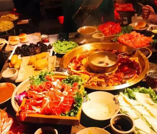 天冷了，一家一家吃起来，这些大连今年新开的网红火锅店