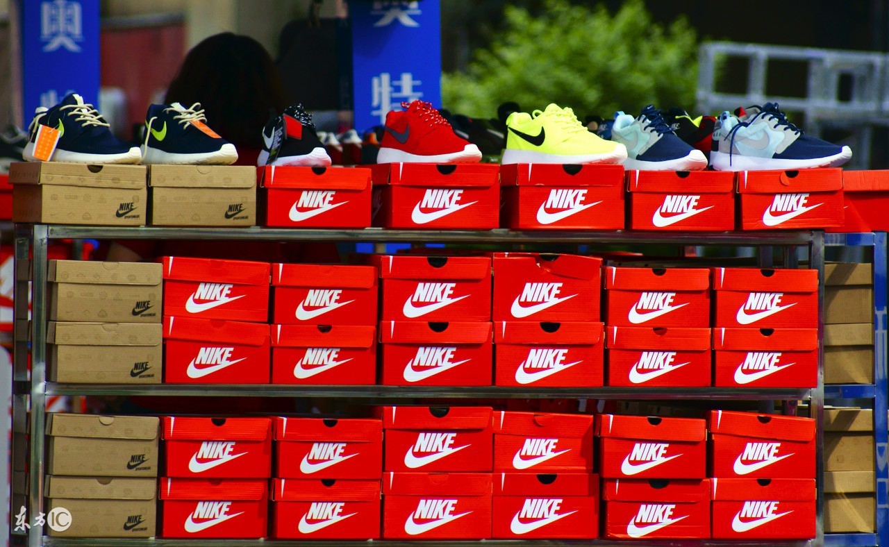 100元一双的耐克你会买么?