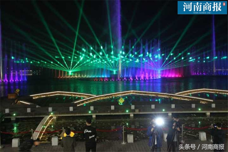 郑州音乐喷泉效果图,郑州双鹤湖音乐喷泉