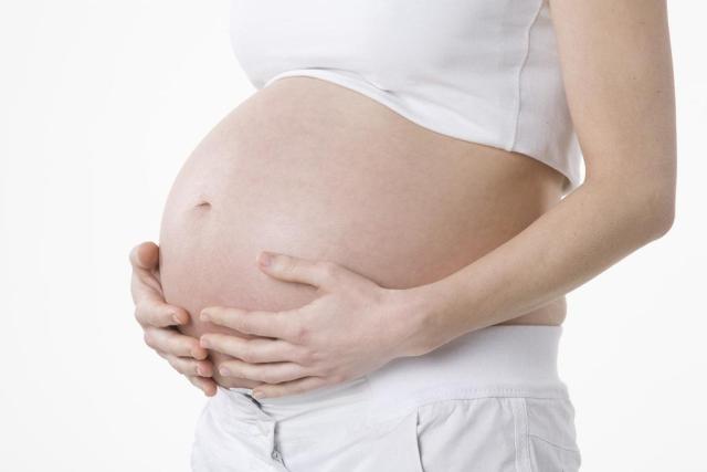 怀孕初期肚子疼便秘怎么办,怀孕初期出血肚子疼正常吗