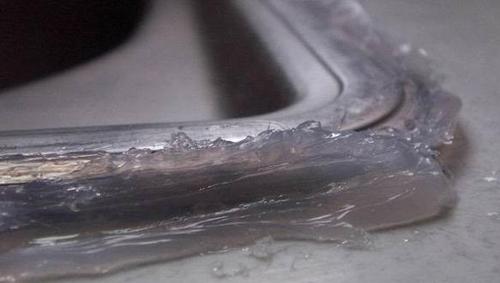 玻璃胶粘到手怎么去除小妙招,粘的玻璃胶怎么去除