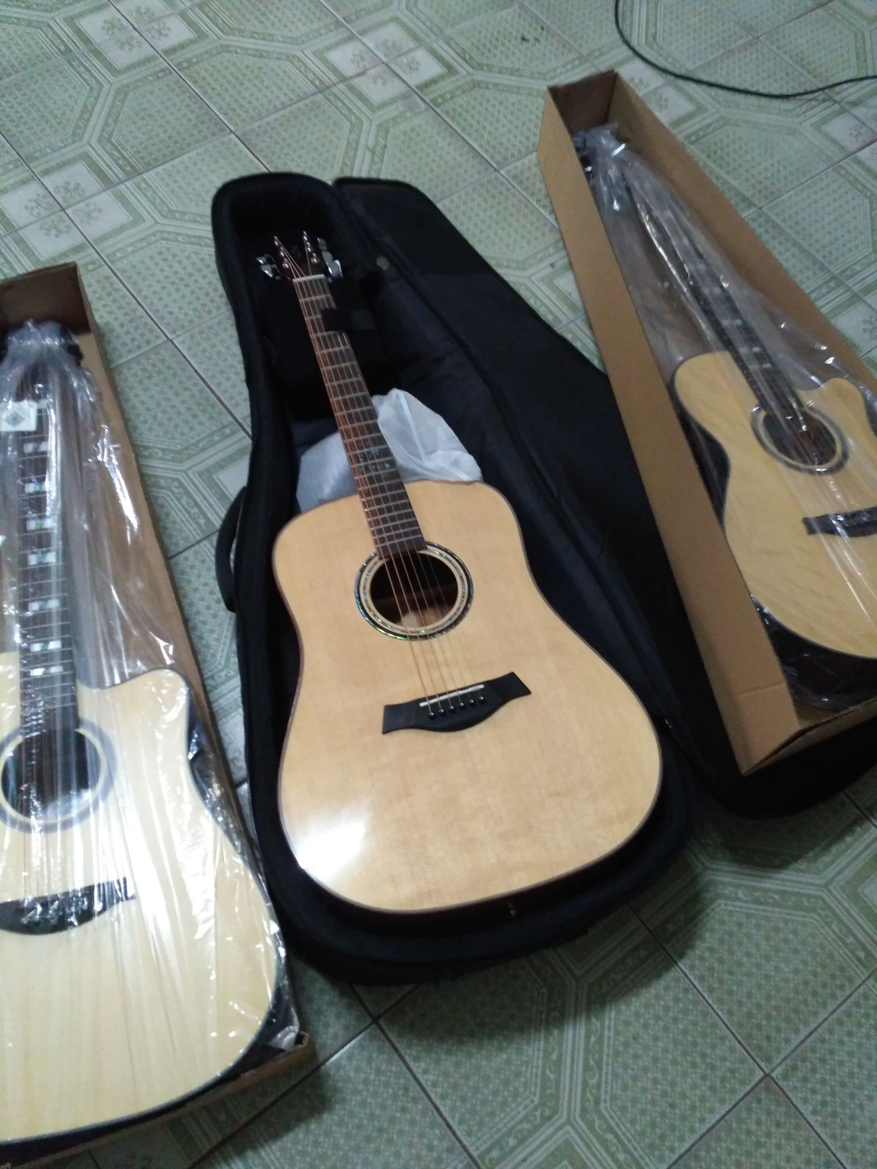 新手入门的合板吉他哪种最好,吉他单木好还是合板好