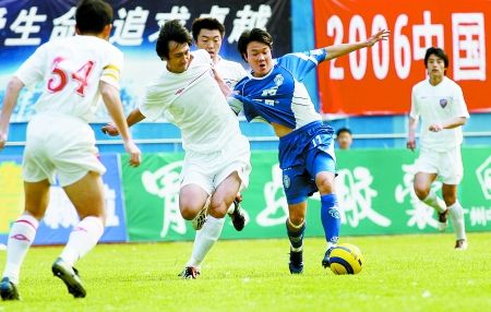 往自家球门踢三脚都不进,往自家球门踢都进不了球