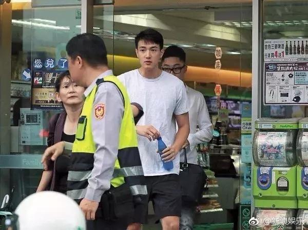 萧亚轩分享恋爱经验,17年换16个男友