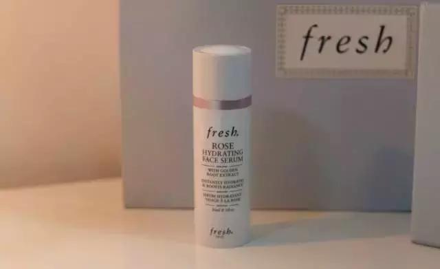 散发女性魅力的护理产品,玫瑰香味护肤品