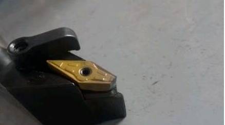 数控机床怎样编程才能出碎铁屑,切内槽刀缠铁屑