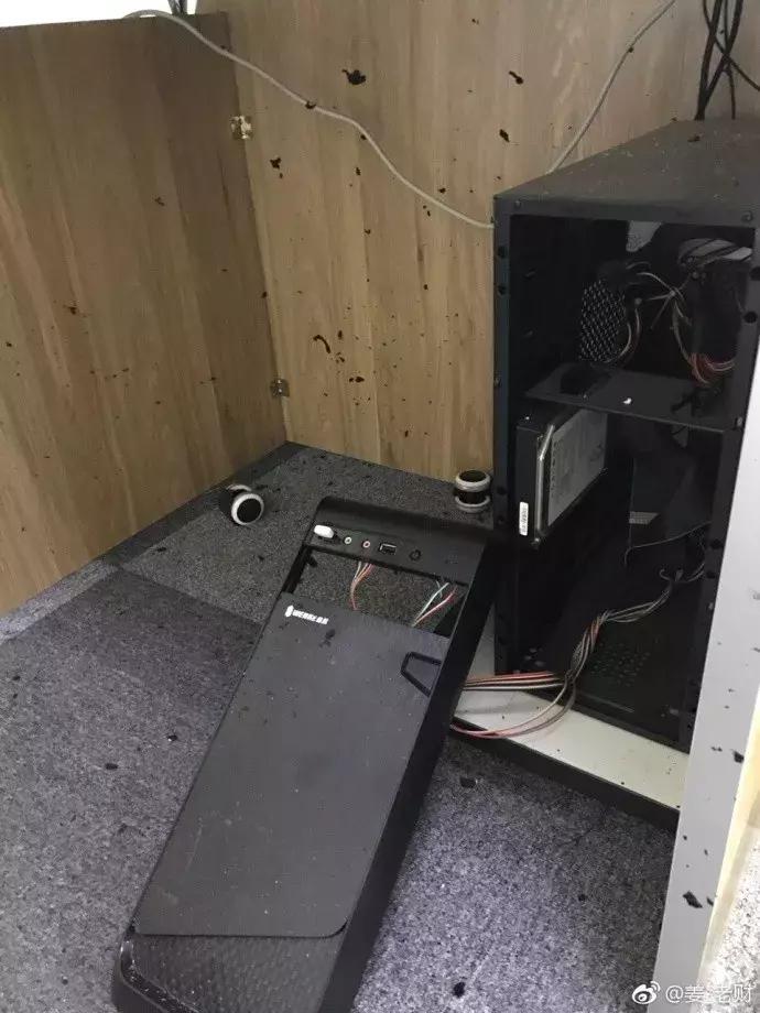 上个厕所时刻，作业座椅俄然爆了……一片狼藉