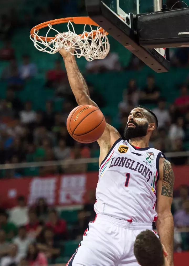 广东宏远朱芳雨退役球衣,一代传奇退役后续