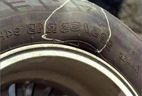 轮胎鼓包去哪里修复,轮胎鼓包处理方法视频