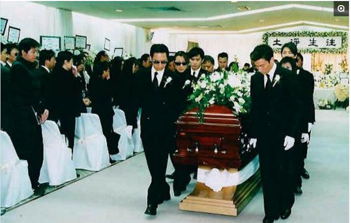 赵文卓梅艳芳扶灵,梅艳芳扶灵赵文卓