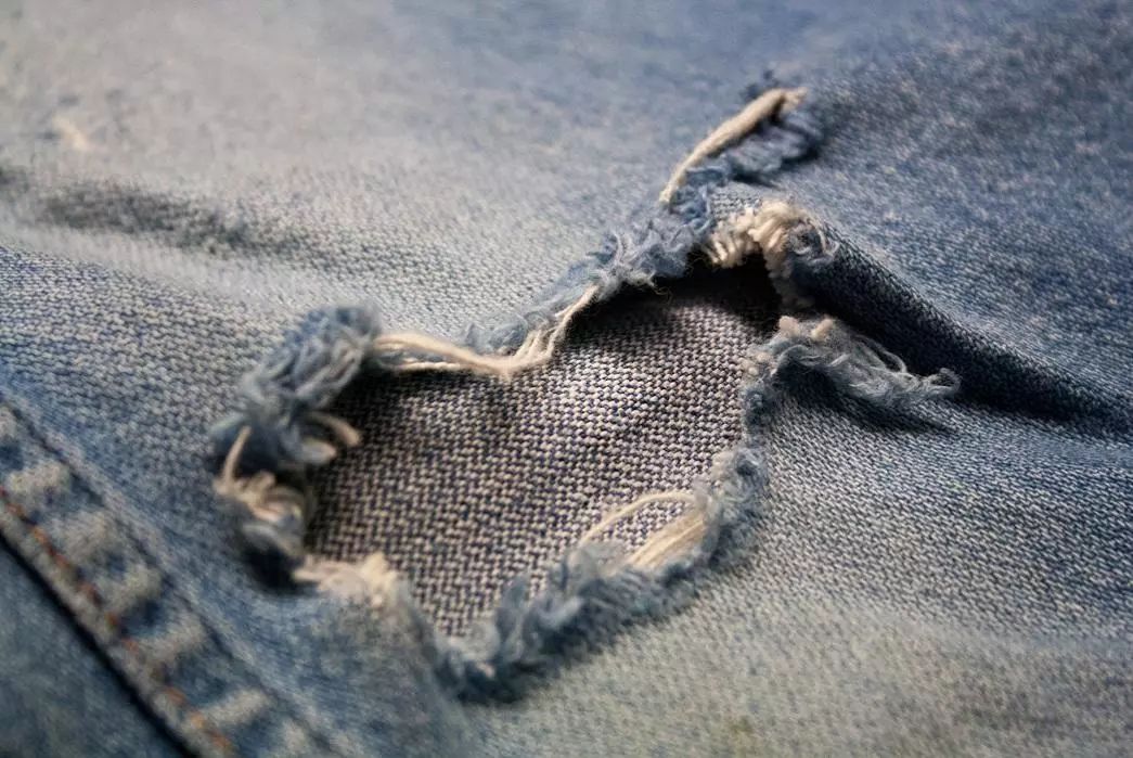 牛仔裤修补过程视频,牛仔裤破洞无痕修复贴
