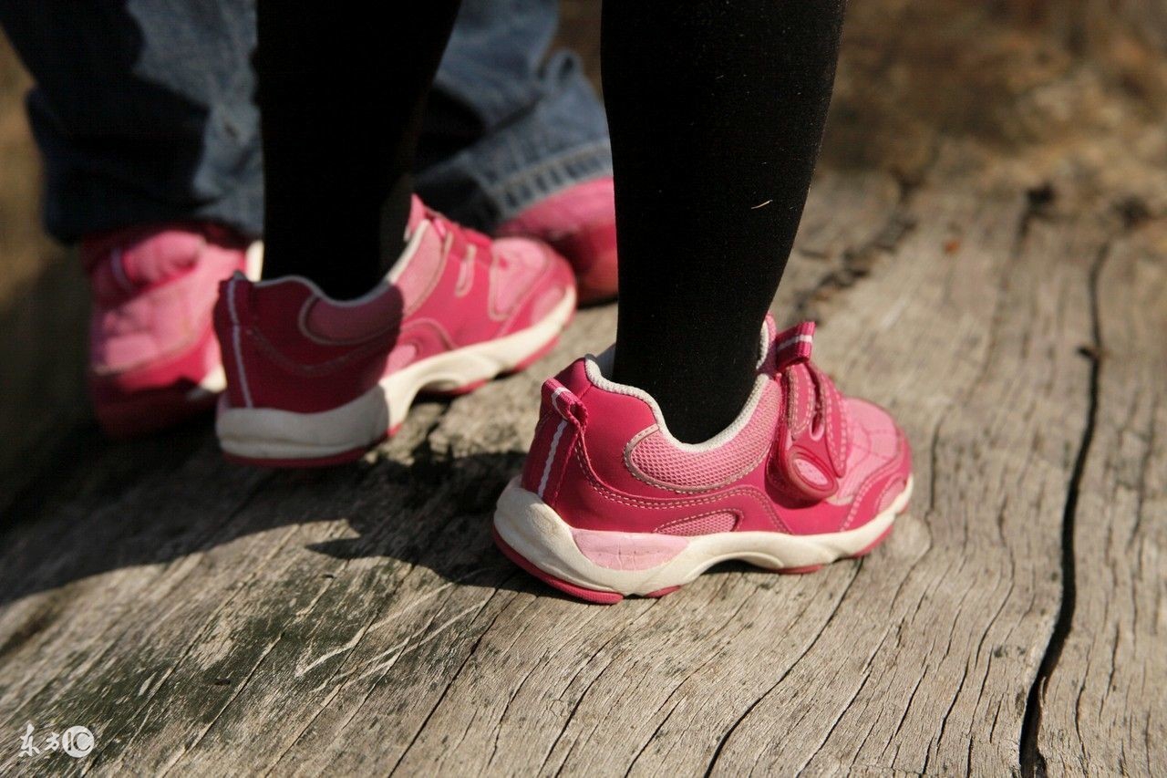 为什么不能给孩子穿大一码的鞋,孩子穿大尺码的鞋有什么危害